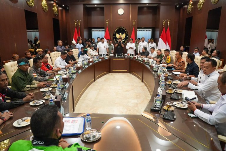 Fasilitasi Pertemuan, Kemenko Polkam Dorong Penyelesaian Tuntutan Ojek Daring