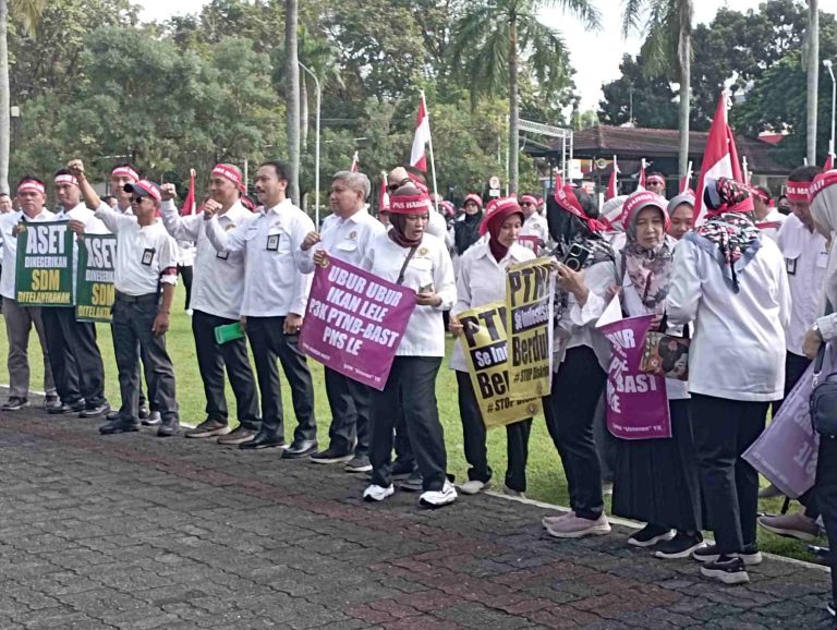 PPPK UPN Veteran Yogyakarta Menuntut Diangkat Menjadi PNS