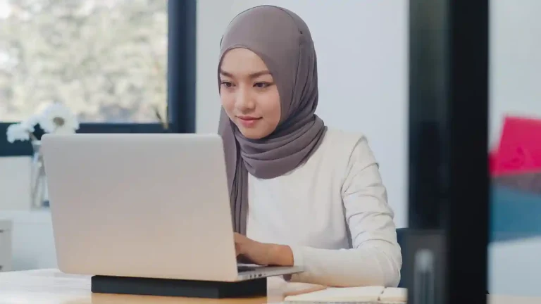 Kerja Sambil Kuliah di UNMAHA