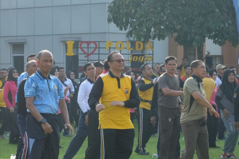 Jelang Hari Bhayangkara, Polda DIY Gelar Jalan Santai dan Senam Sehat Semarak Bhayangkara