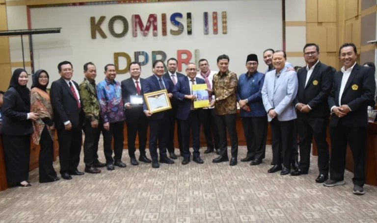 Komisi III DPR RI Dengar Pendapat Dengan Akademisi Bahas RUU KUHAP