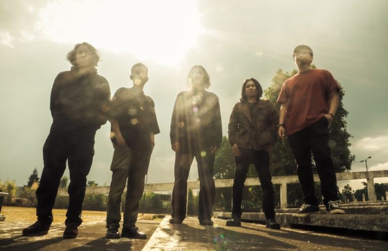 Perjalanan Rohani Jalur Musikal Bersama Single Baru Under The Big Bright Yellow Sun Band Under The Big Bright Yellow Sun (foto: ist)