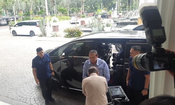 SBY Kunjungi Balai Kota, Saksikan Pelukis Jerman Lukis Monas