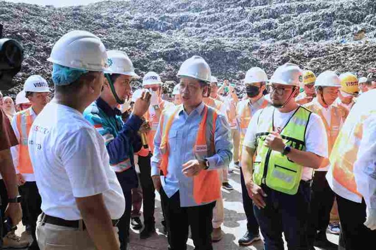Menteri LH Resmikan Waste Crisis Center, Jawab Darurat Sampah Nasional