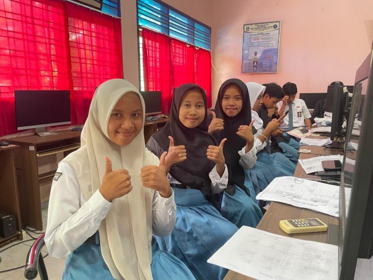 Disdukcapil Jember Genjot Perekaman KTP-el Pemula dengan Jempol Disko