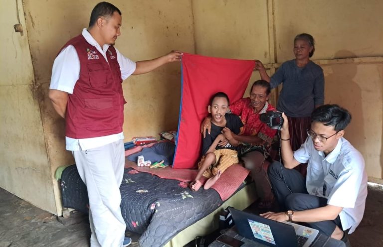 Pria Disabilitas Usia 30 Tahun ini Baru Mendapat KTP-el