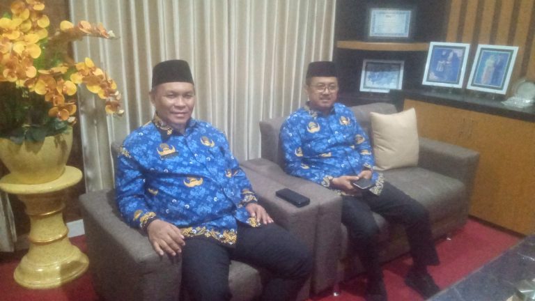 Plt Kepala Kanwil, Kemenag Sulteng, H. Muchlis Aseng, S.Ag., M.Pd bersama Kepala Bidang Pendidikan Madrasah (Kabid Penmad) Kanwil Kemenag Sulteng adalah H. Muh. Syamsu Nursi, S.Pd.I, MM ( Foto : Rahmad Nur)