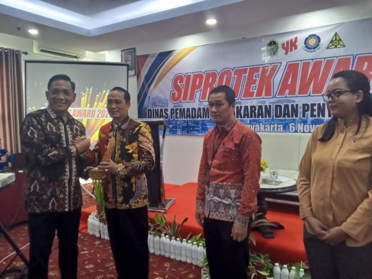 Damkarmat Kota Yogyakarta Berikan Siprotek Award 2025 kepada 3 Pengelola Gedung