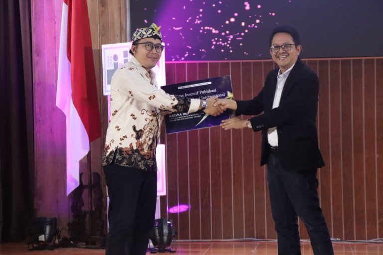 KRISNA Awards Dorong Akademisi untuk Perbanyak Riset