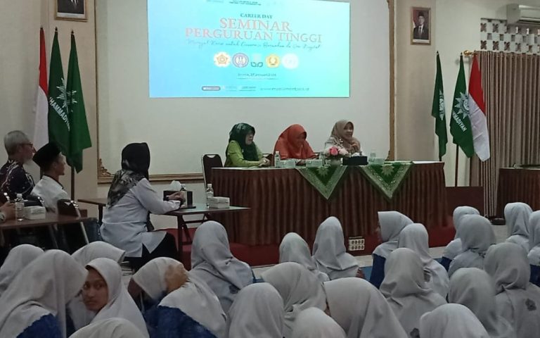 Career Day Mu’allimaat: Merajut Masa Depan Cerah di Era Digital