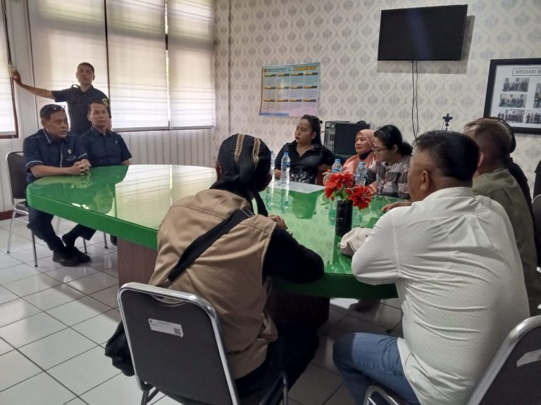 Aliansi Masyarakat Jogja Melawan Perbankan Kawal Keluarga Nabila Hadapi Eksekusi Rumah oleh PN Yogyakarta