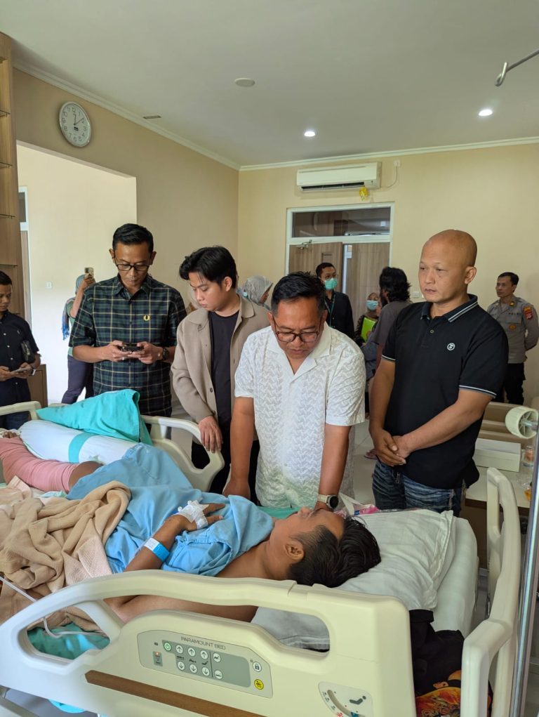 Suryo HS Tanggung Biaya Pengobatan Korban Kecelakaan, Beri Beasiswa Deva hingga Kuliah