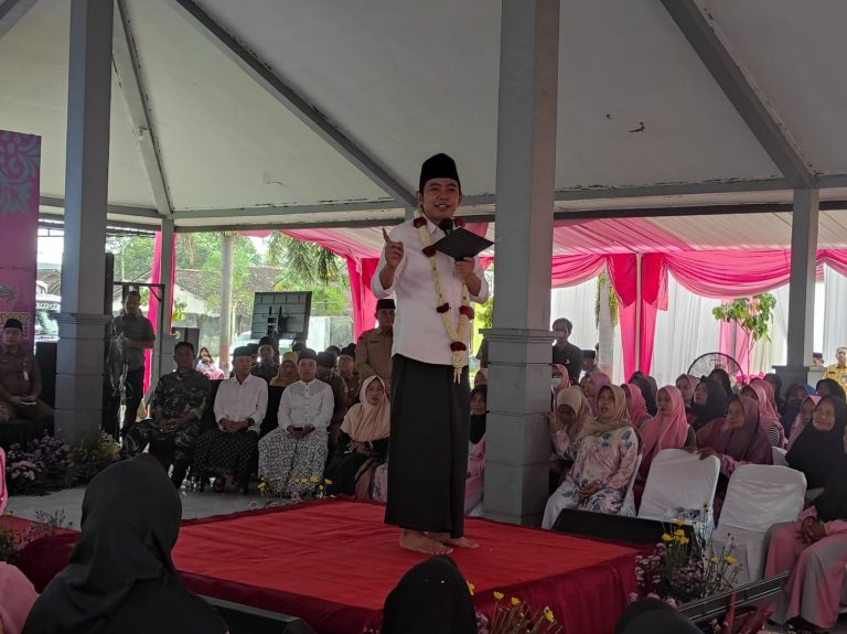 Bupati Fawait Promosi UHC ke Warga Ajung, Berobat ke RSD Jember Gratis