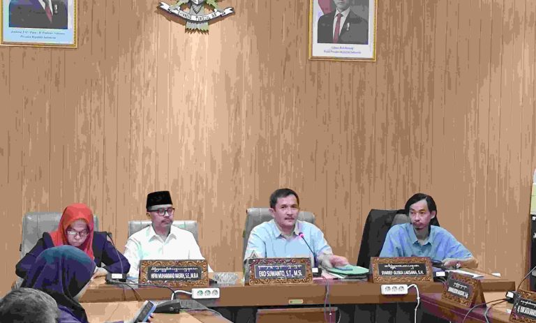 Jelang Lebaran, Komisi A DPRD DIY Sampaikan 5 Pesan Ini Jajaran Pimpinan Komisi A DPRD DIY menyampaikan 5 pesan jelang lebaran (Foto : Deny Hermawan)