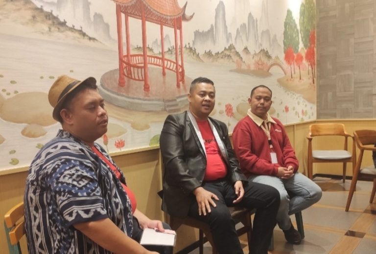 VP Head of Sales Ninja Xpress M Yan Mallino (tengah) - (foto: Deny Hermawan)