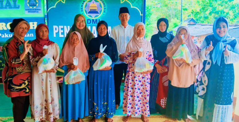 Jamaah Pengajian Arofah Pura Pakualaman Tebar Kebaikan, Bagikan Daging Kurban dan Sembako di Gunungkidul