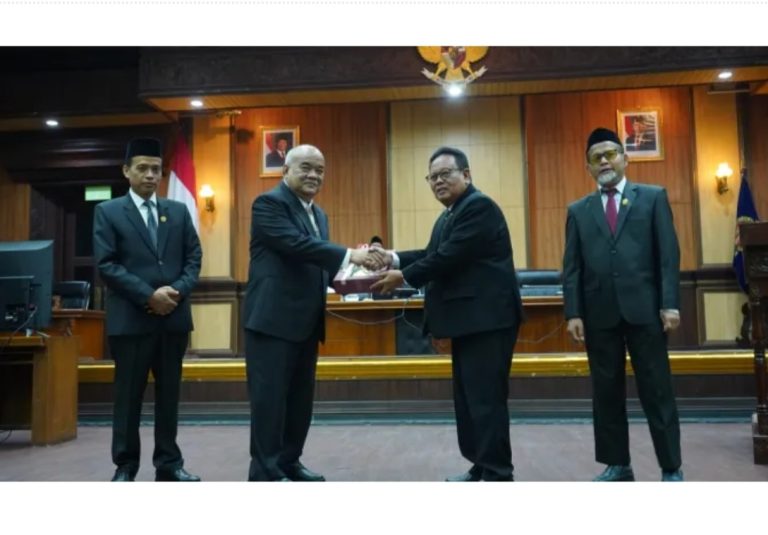 Penyerahan Laporan Keterangan Pertanggungjawaban (LKPJ) Gubernur DIY Tahun Anggaran 2025 dalam Rapat Paripurna, Rabu (13/5/2026) - (foto: ist)